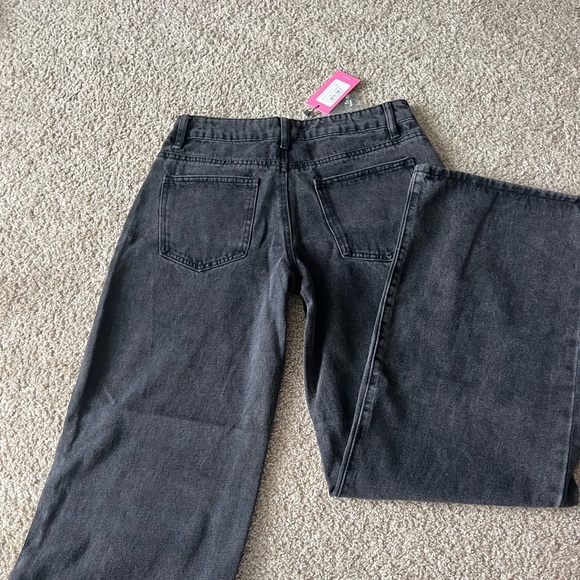 Edikted Raelynn Washed Low Rise Jeans - Picture 4 of 5